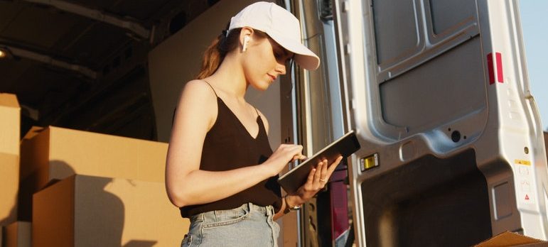 moving professionals are a part of Ottawa moving guide