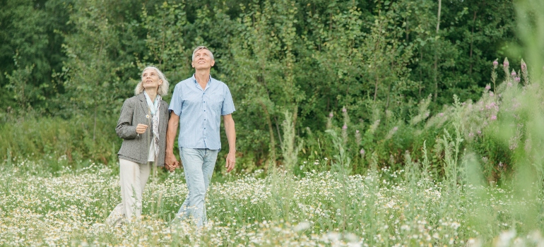 elderly couple walking after using the services of senior movers Ottawa