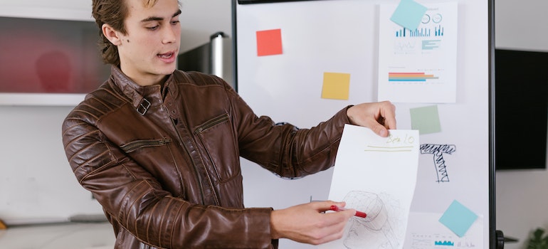 A man explaining the benefits of keeping your employees happy during office move