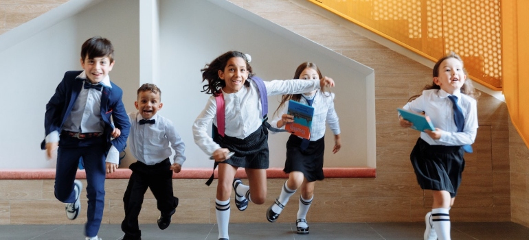 Picture of a group of kids running 