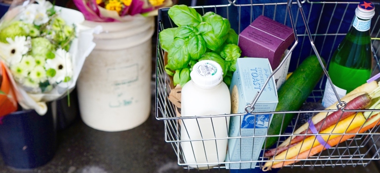 Picture of a grocery basket 