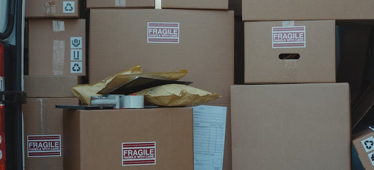 Storage option which can help you reduce house moving costs in 2024