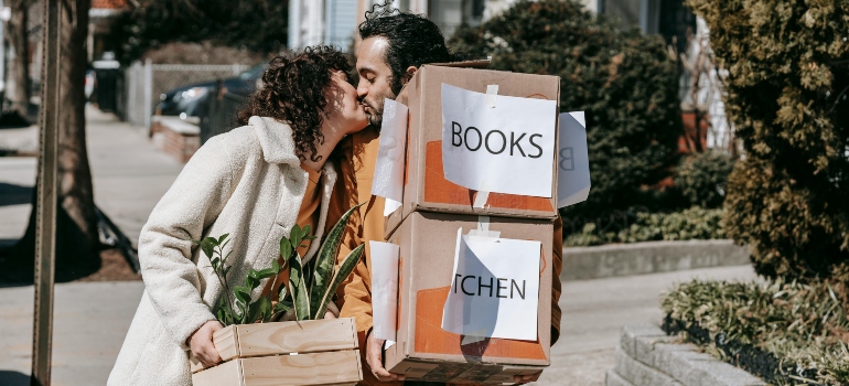 a couple managing to cope with moving stress