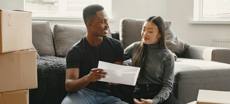 Man and Woman Looking for apartment for moving in together in Ottawa
