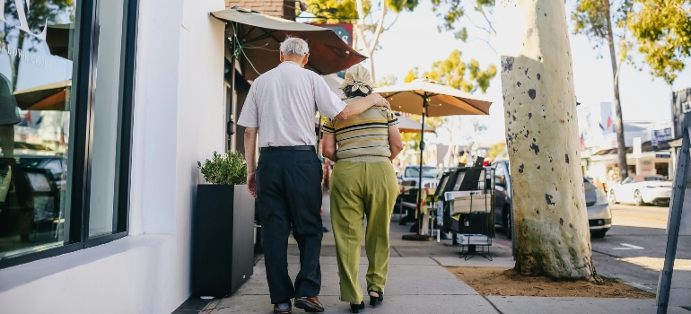 Help your senior parents move to Nepean, where they can benefit from excellent resources for health, social engagement, and mobility.