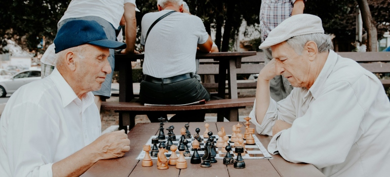 Picture of seniors playing chess 