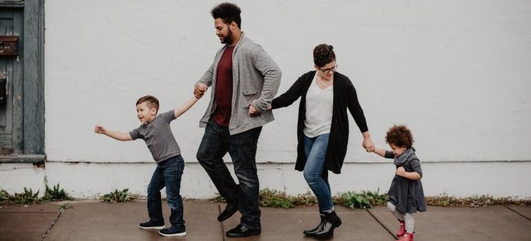 parents trying to amuse kids during moving day