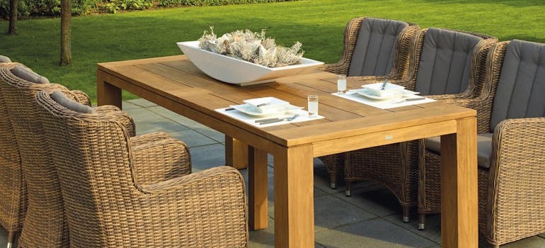 A seto of outdoor furniture