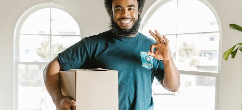 One of the Manotick movers keep it simple by holding a box