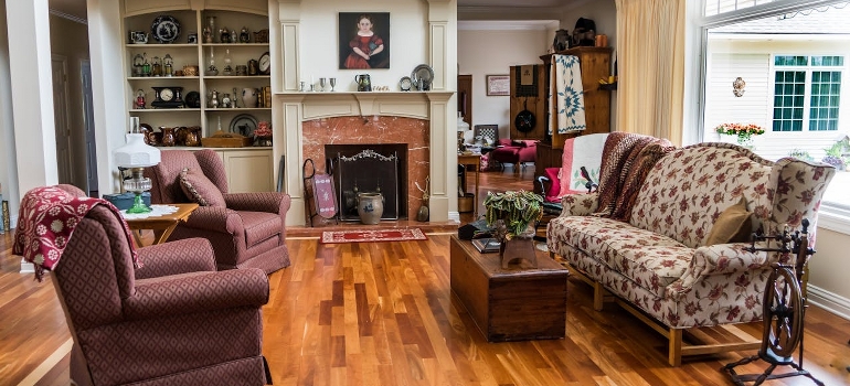 A living room with antique couches and other vintage items. 